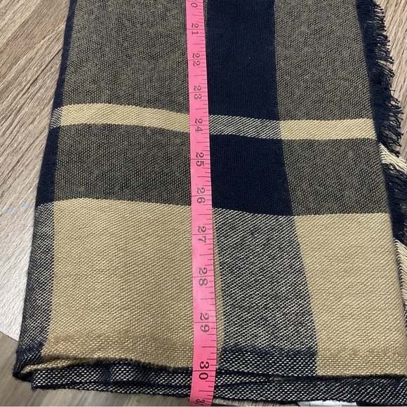 Banana Republic Wrap Shawl Scarf Navy Plaid Wool Blend Adult One Size NWT - Picture 7 of 8